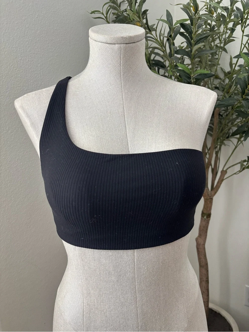 Lululemon Ribbed Nulu Asymmetrical Yoga Bra sz 8